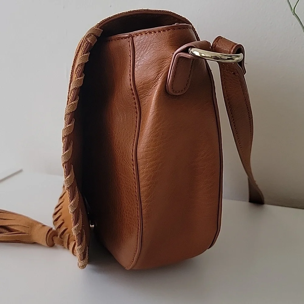 Tassel Crossbody Bag, 1 zipp pocket, 2 pockets. Genuine Suede and Leather.